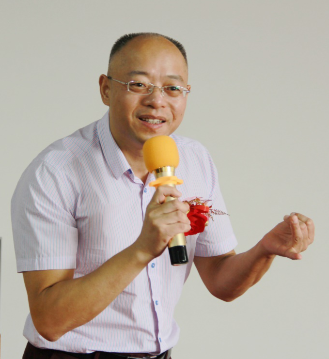沈拓演讲图.jpg 沈拓演讲图.jpg